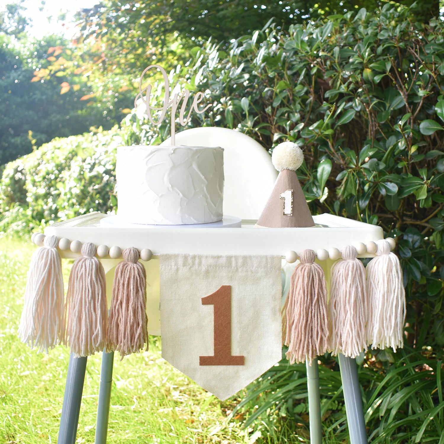 🎉🤍🌿 Boho First Birthday High Chair Banner – Wooden Bead & Tassel Garland