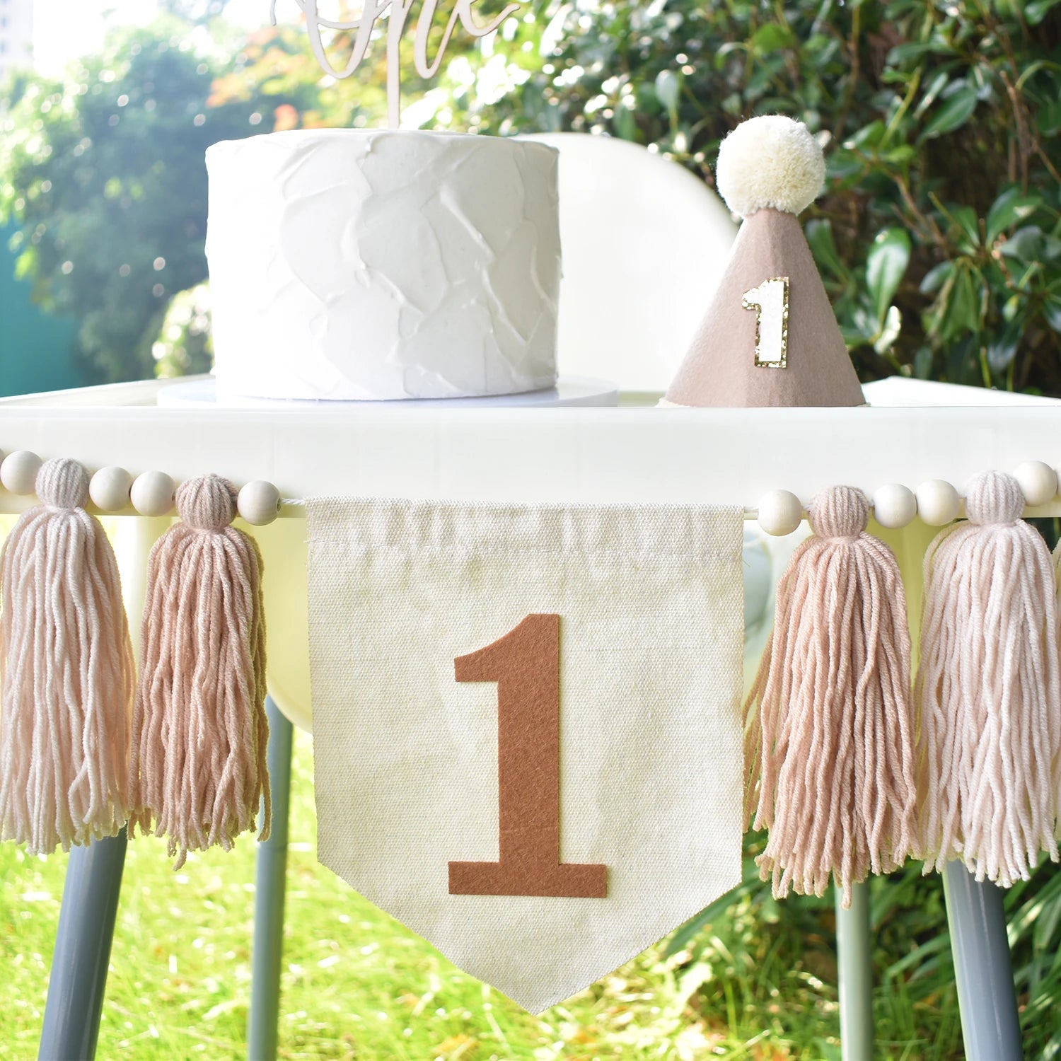 🎉🤍🌿 Boho First Birthday High Chair Banner – Wooden Bead & Tassel Garland